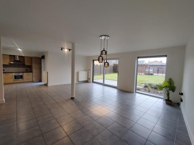 Gelijkvloers appartement met tuin en garage