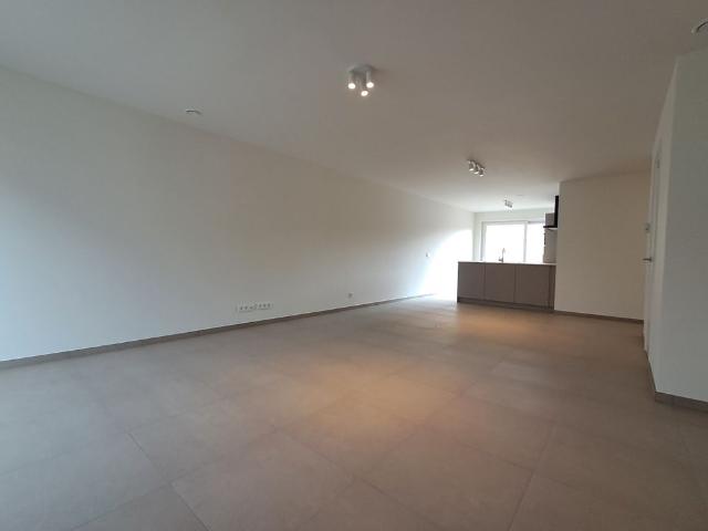 Gelijkvloers appartement met tuin te Sijsele!
