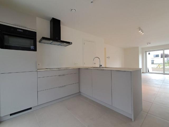 Gelijkvloers appartement met tuin te Sijsele!