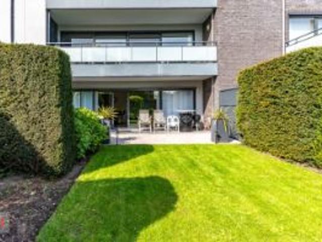 Gelijkvloers appartement met terras en tuin
