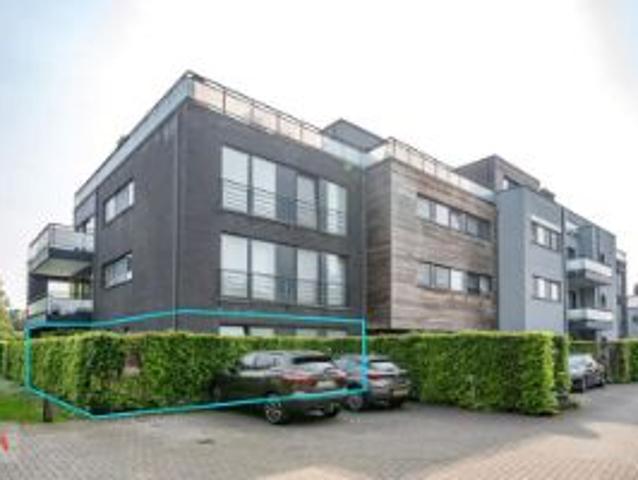 Gelijkvloers appartement met terras en tuin