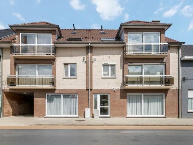Gelijkvloers appartement met 2 slaapkamers, zonnig terras e