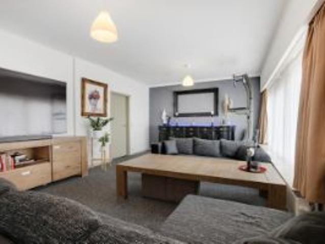 Gelijkvloers appartement met 3 slaapkamers en garage