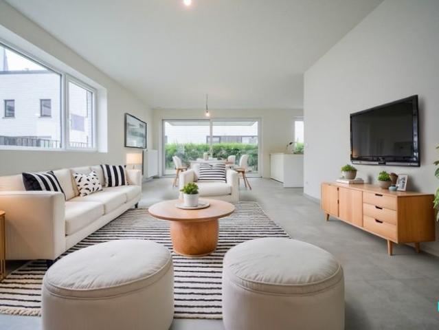 Gelijkvloers nieuwbouw appartement met tuintje in hartje.
