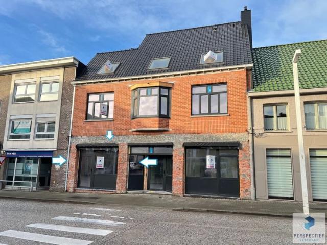 GELIJKVLOERS NIEUWBOUWAPPARTEMENT met STADSTUIN en AUTOST.