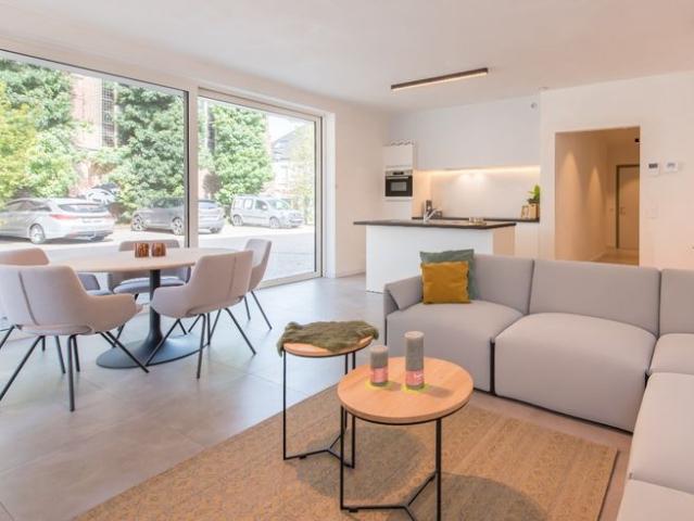 Gelijkvloers nieuwbouwappartement met 2 slaapkamers + garage