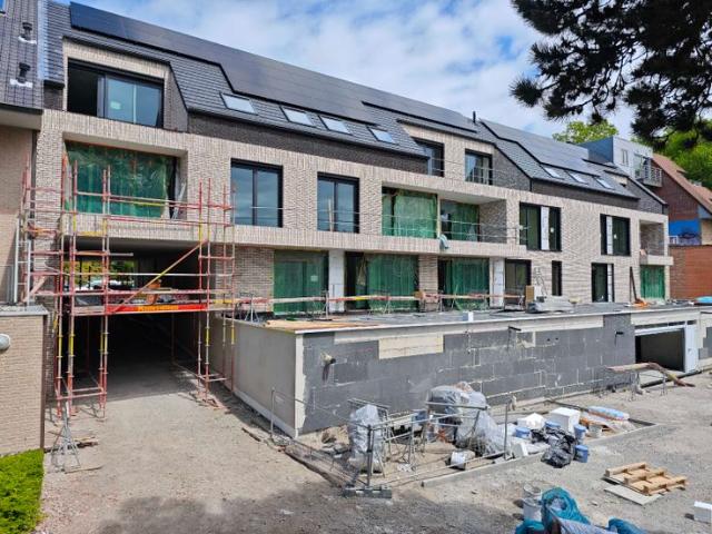 Gelijkvloers nieuwbouwappartement met 2 slaapkamers en zu.