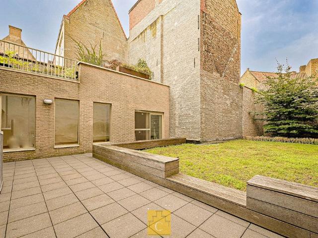 Gelijkvloersappartement zonneterras en tuin, autostandplaats in kleine luxe residentie tussen Sint Salvators en Markt