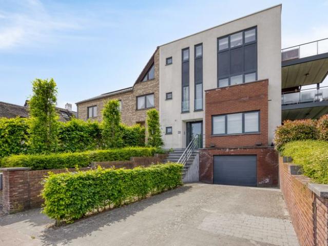 Gelijkvloersappartement met 2 slpks tuin garage