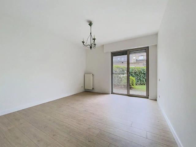 Gelijkvloersappartement met gezellige tuin en P