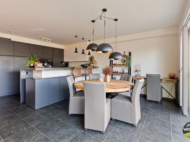 GELIJKVLOERSE EN ENERGIEZUINIGE WONING IN SINT TRUIDEN