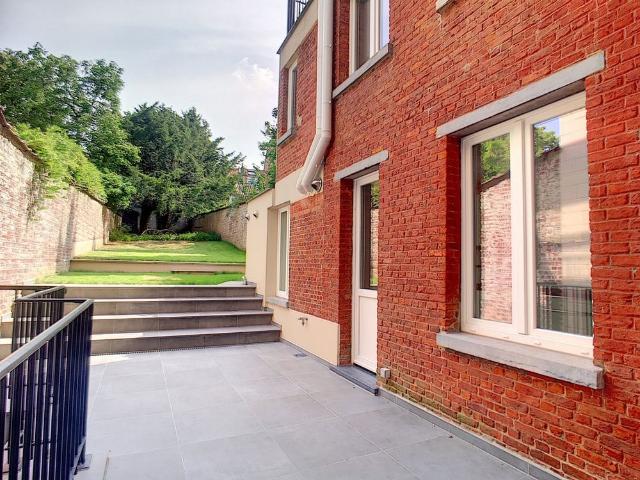 Gelijkvloerse verdieping met één slaapkamer in Ixelles
