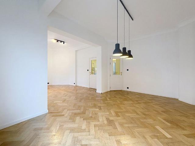 Gelijkvloerse verdieping met één slaapkamer in Ixelles