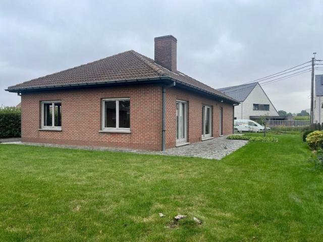 Gelijkvloerse villa in landelijke omgeving