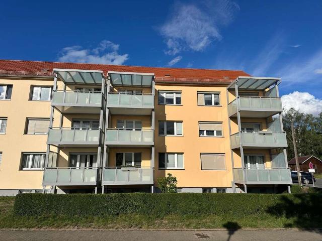 Gepflegte 3 Zi. Wohnung mit Balkon und Einbauküche