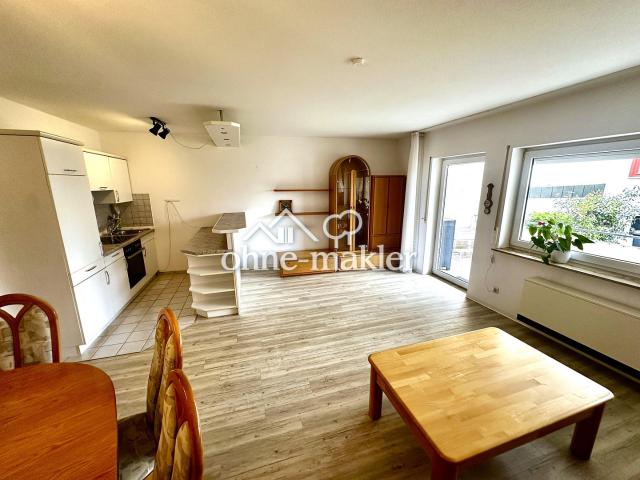 Gepflegte 2,5 Zimmer WHG in Berkheim mit Balkon, Einbauküche und Tiefgaragenstellplatz