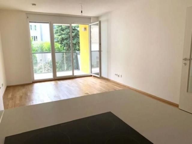 Gepflegte 2 Zimmer Wohnung mit Einbauküche und Balkon in Wandsbek