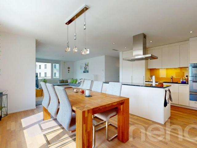Gepflegte 4.5 Zimmer WHG mit grosszügigem Balkon und zwei TG Plätzen