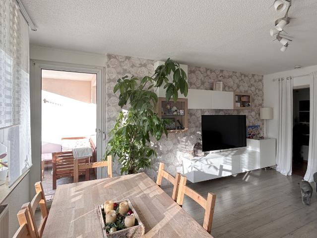 Gepflegte 4,5 Zimmer Wohnung mit Südwest Balkon