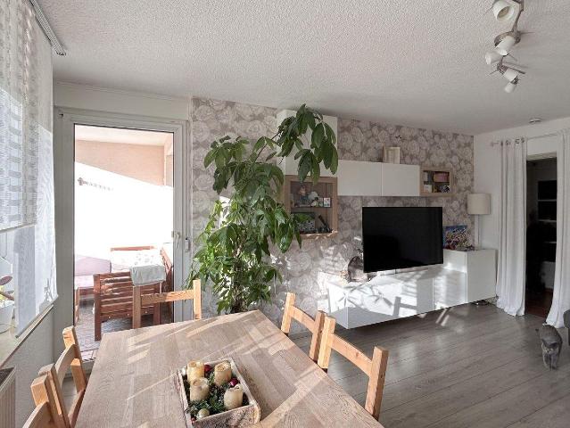 Gepflegte 4,5 Zimmer Wohnung mit Südwest Balkon
