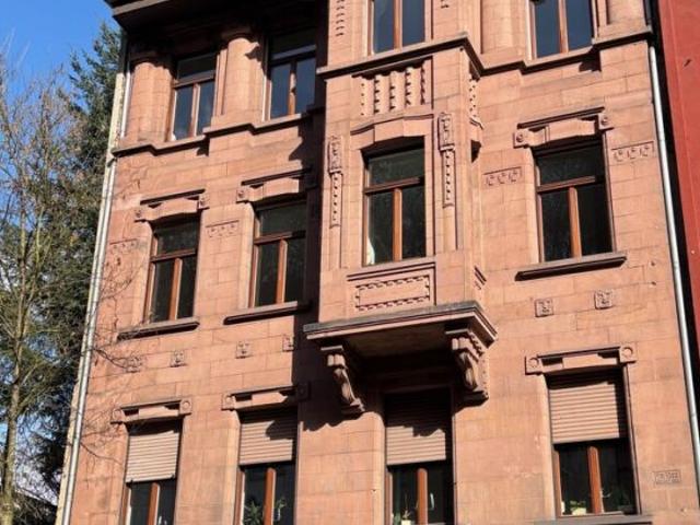 Gepflegte 4 ZKB Altbauwohnung mit Balkon im Regierungsviertel