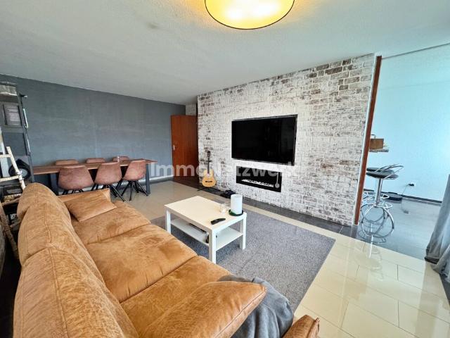 Gepflegte 4 Zimmer Wohnung mit Balkon und Tiefgaragenbox in Sindelfingen Maichingen