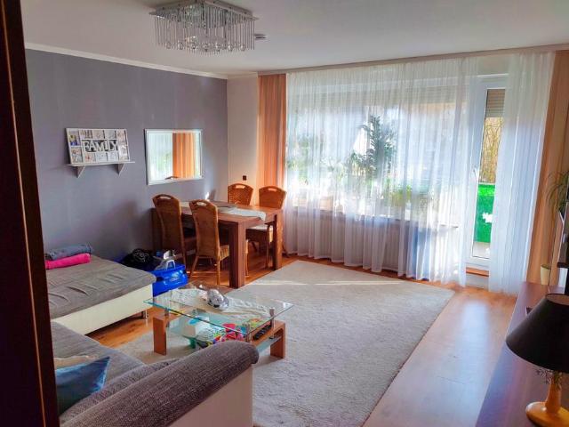 Gepflegte 4 Zimmer Wohnung mit EBK und Stellplatz