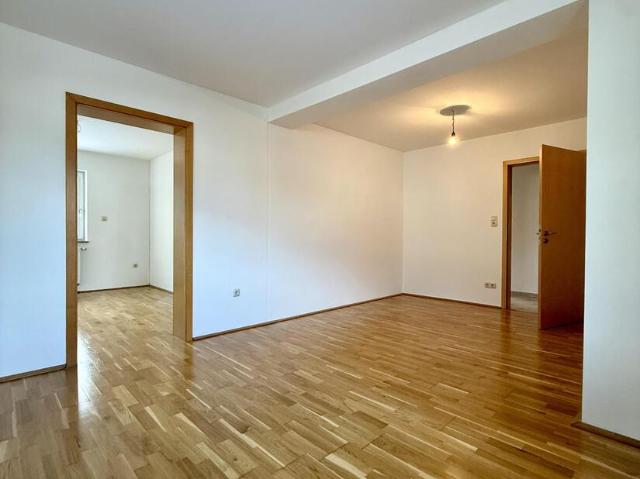 Gepflegte 4 Zimmer Wohnung mit Terrasse in Landshut Achdorf