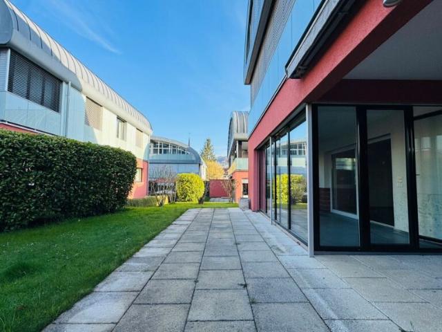 Gepflegte 5.5 Zimmer Garten Maisonettewohnung mit Wintergarten, Sitzplatz und Tiefgaragenplatz