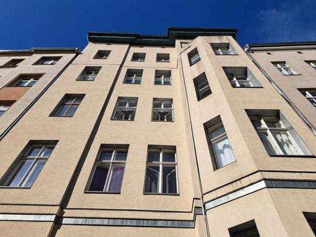 Gepflegte, geräumige und leerstehende 2 Zimmer Wohnung