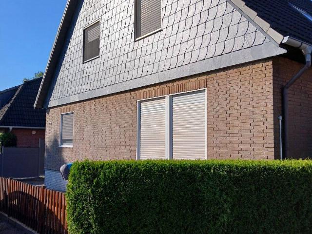 Gepflegte Doppelhaushälfte mit 3 Zimmern, Vollkeller und Stellplatz in Einfamilienhaus Wohngebiet nahe Öjendorf
