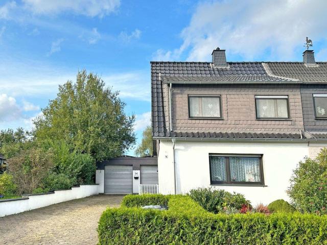 Gepflegte Doppelhaushälfte mit Doppelgarage in Harpen