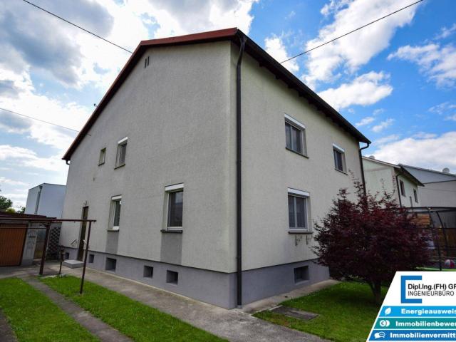 Gepflegte Doppelhaushälfte mit Keller & Garage Traun, zentrale Lage
