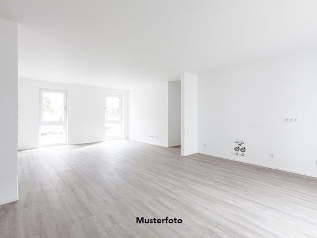 Gepflegte Doppelhaushälfte mit Terrasse, Keller und 2 Stellplätzen