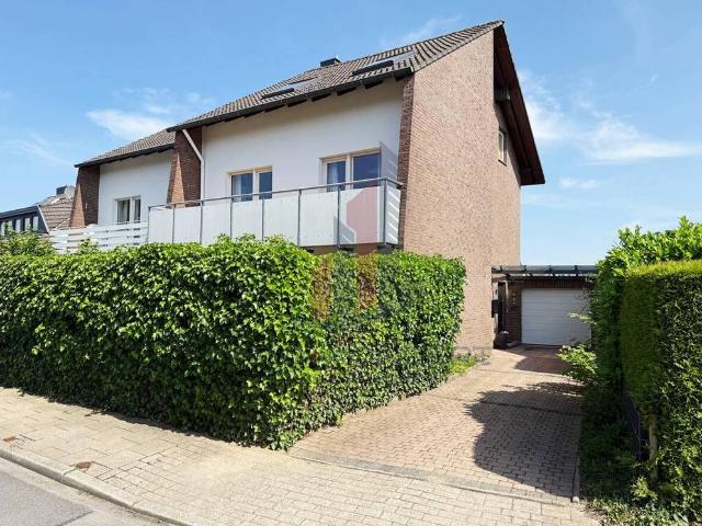 gepflegte DHH mit Blick über den Harder Berg