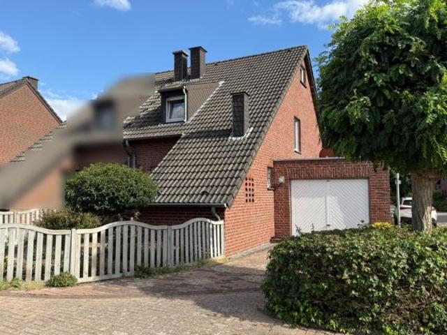 Gepflegte Haushälfte mit Keller und 2 Garagen im Herzen von Kerken Nieukerk