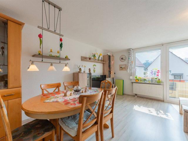 Gepflegte, helle 4 Zi. Hochparterre Mais. mit Balkon u. Stellplatz in Ebersbach