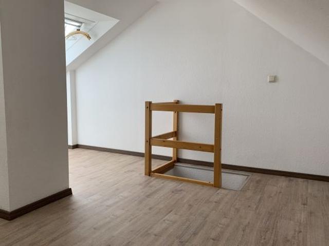 vermietete gepflegte helle Maisonette Wohnung – 3,0 Zi Küche, Duschbad sowie Keller – ca. 48m² Grundfläche – zur Kapitalanlage – 8,8% Rendite