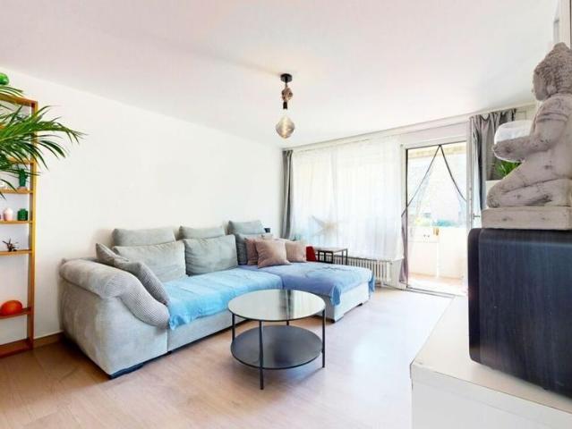 gepflegte Wohnung mit Balkon, Keller, Estrich, Waschmaschine und Parkplatz