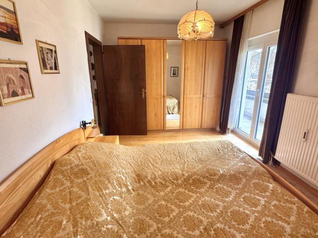 Gepflegte Wohnung mit Großzügigem Balkon und Tg Platz