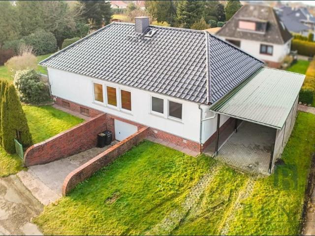 Moderner Bungalow mit Tiefgarage und Carport
