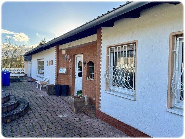 Gepflegter Bungalow mit Doppelgarage ein Traum in ländlicher Idylle!