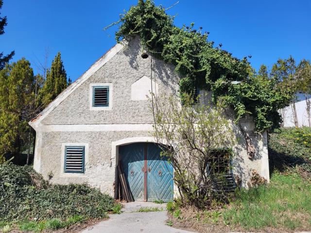 IN KAUFABWICKLUNG! GEPFLEGTER BUNGALOW MIT GROSSEM GRUND UND KELLERSTÖCKL