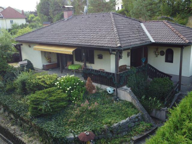 Gepflegter Bungalow in ruhiger Lage von Alland – Wohlfühlen mit Gartenidylle