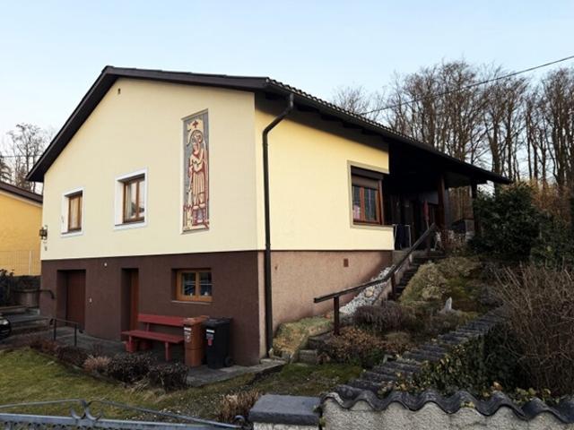 Gepflegter Bungalow in Ranshofen – 119 m² Wohnfläche, neue Pelletsheizung, Garage & Garten