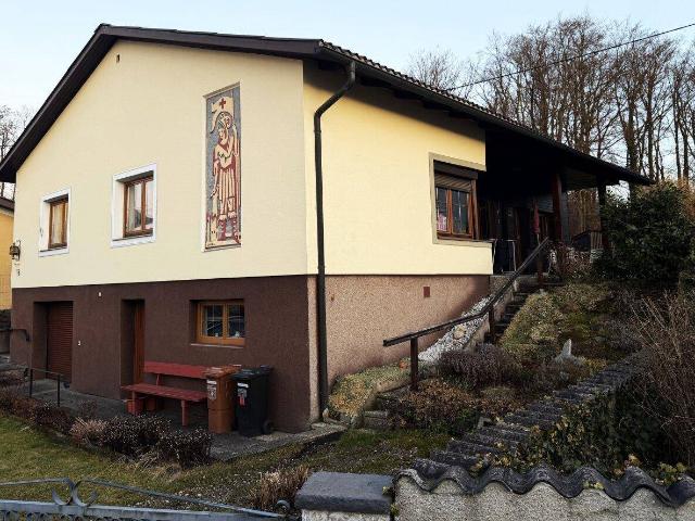 Gepflegter Bungalow in Ranshofen – 119 m² Wohnfläche, neue Pelletsheizung, Garage & Garten