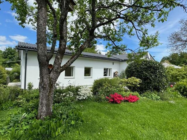 Charmanter Bungalow in zentraler Lage