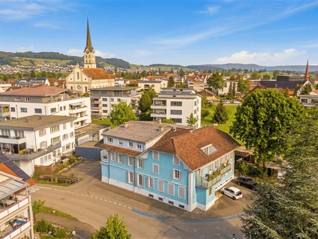 GEPFLEGTES MEHRFAMILIENHAUS MIT ACHT WOHNUNGEN UND MIETPOTENZIAL