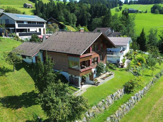 Gepflegtes Mehrfamilienhaus mit Garage, Garten und Terrasse in Top Lage!