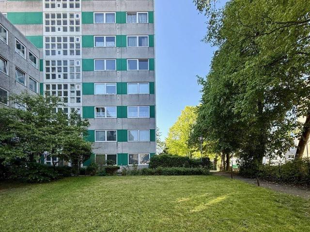 Gepflegtes Mehrfamilienhaus mit Stellplätzen, Balkonen und tlw. Kanalblick / Kiel Holtenau